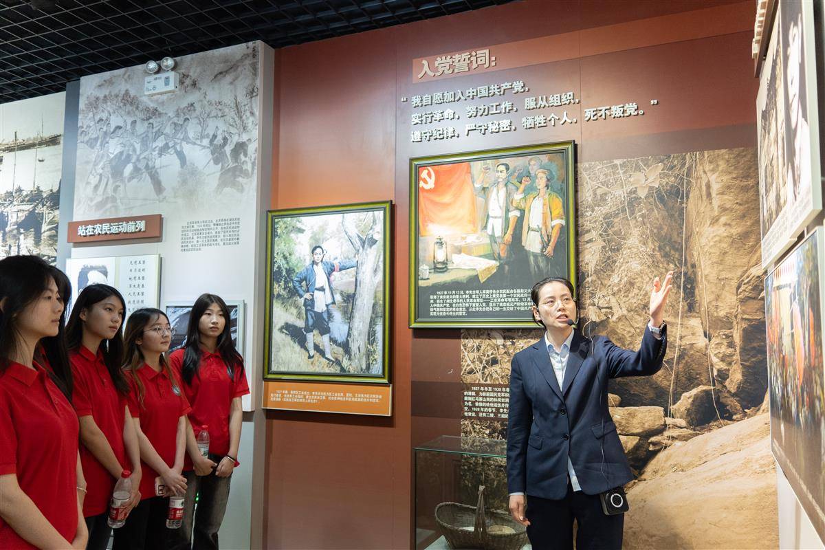 团队参观李先念纪念馆。通讯员 孙正恒 摄