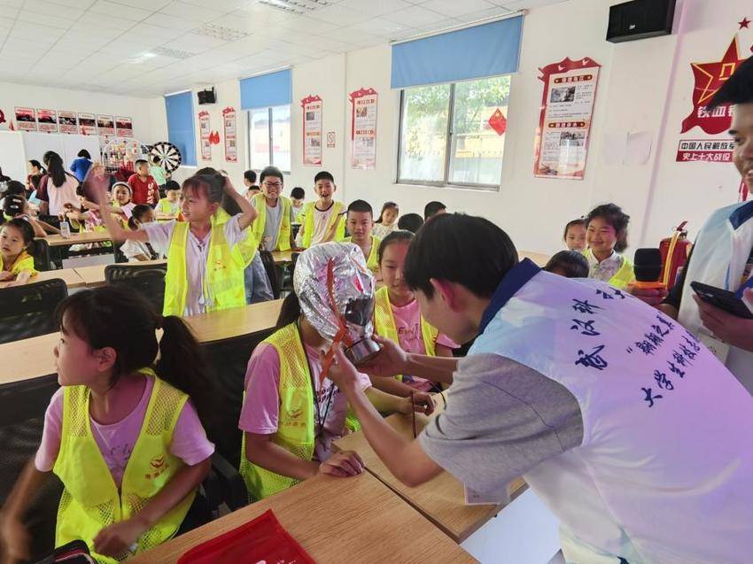 社区科普嘉年华,安全“童”行乐翻天新闻稿.docx