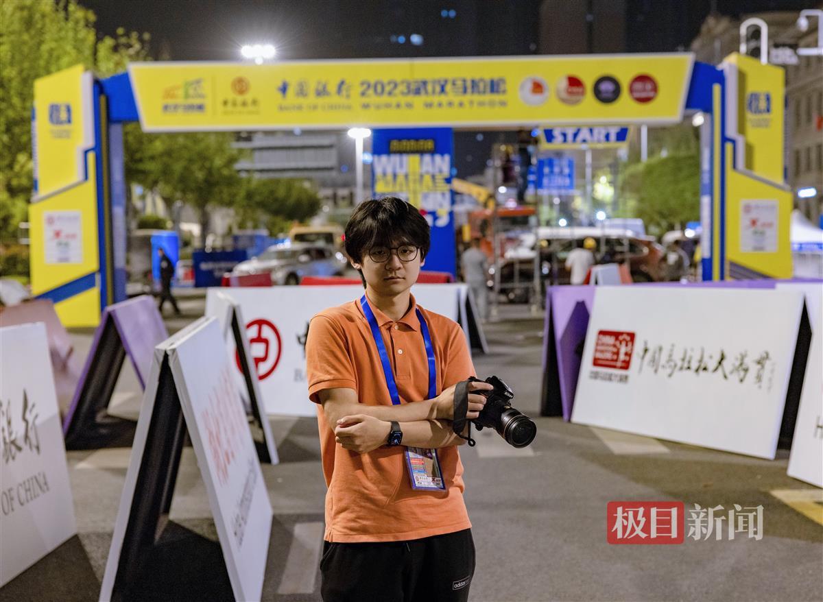 余可多参加武汉马拉松大学生记者团。本人供图_proc.jpg