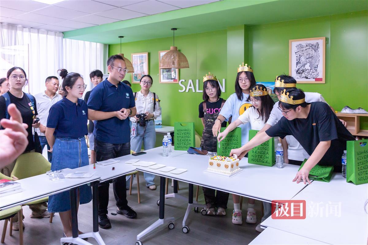 生日会现场。通讯员 朱梦寒 摄.jpg